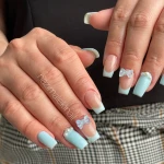 آموزش کاشت و خدمات ناخن نازنین ملکی