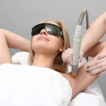 لوگوی کلینیک لیزر و زیبایی و کاشت مو رویا