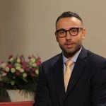 وکیل پایه یک دادگستری و مشاور حقوقی، مذاکره کننده تجاری