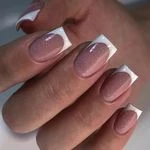 لوگوی خدمات و آموزش کاشت ناخن پریسا
