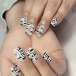 تصویر خدمات و آموزش کاشت و ترمیم ناخن فاطمه