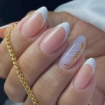 خدمات تخصصی و آموزش ناخن هانی