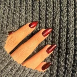 تصویر آموزش و خدمات کاشت ناخن مبینا