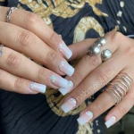 آموزش کاشت و خدمات ناخن نازنین ملکی