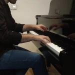 تصویر مدرس پیانو استاد پویا یاهویی