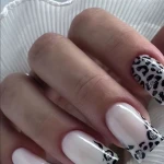 تصویر سالن تخصصی تتو، کاشت ناخن و مژه الهام