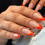 خدمات تخصصی و آموزش کاشت ناخن ریحانه