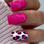 لوگوی آموزش و خدمات تخصصی ناخن و مژه الی