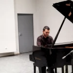 مدرس پیانو استاد پویا یاهویی