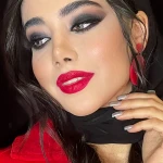 تصویر سالن زیبایی و عروس روبی رژ (سرخ گون)