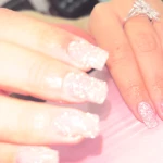 خدمات مژه ناخن و سولاریوم آرا بیوتی