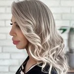 لوگوی خدمات تخصصی رنگ و لایت و پروتئین پایروند