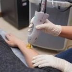 لوگوی کلینیک زیبایی و مرکز تخصصی لیزر اوج