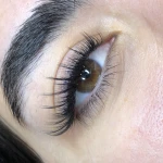 اکستنشن و لیفت مژه و ابرو مَری استایلشر