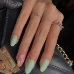 آموزش و خدمات تخصصی کاشت ناخن فاطمه