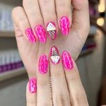 مرکز تخصصی کاشت ناخن و مژه لونا