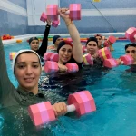 لوگوی مربی آبدرمانی ، ورزش در آب ، آکوافیتنس