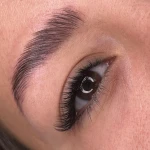 تصویر اکستنشن مژه و لیفت و لمینت