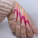 آموزش و خدمات کاشت ناخن مهتاب