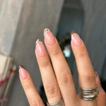  مرکز تخصصی کاشت ناخن و مژه لونا
