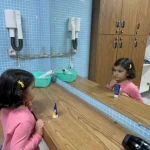 آموزش شنا ،کلاس های مادر و کودک با زینب