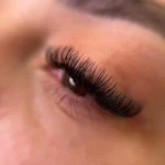 تصویر خدمات و آموزش کاشت ناخن و مژه :الهه مهدوی