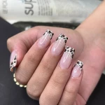  خدمات تخصصی ناخن و مژه آذر