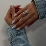 آموزش و خدمات کاشت ناخن مبینا