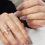 لوگوی خدمات تخصصی کاشت ناخن و مژه زهرا فاضلی