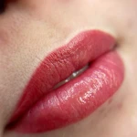 خدمات میکروبلیدینگ شیدینگ لب ارایش دائم