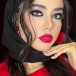 تصویر سالن زیبایی و عروس روبی رژ (سرخ گون)